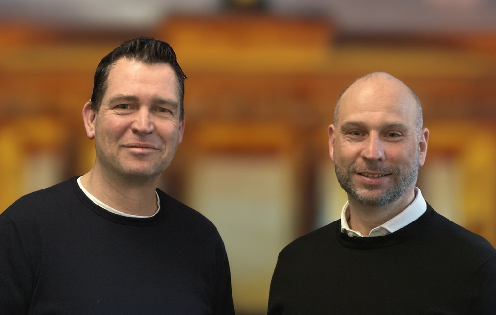 Hier evtl ein Bild von uns ?  Würde am besten passen !